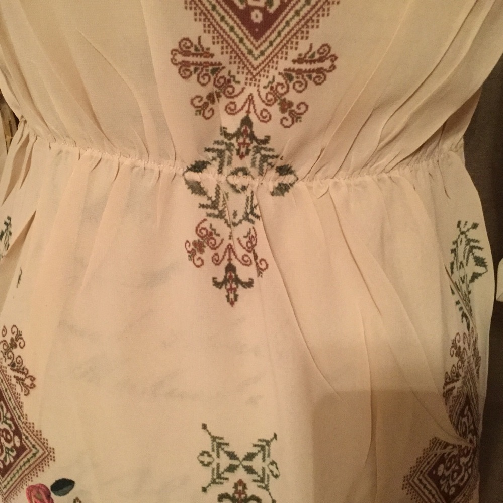 Floral print top with rolled arm cuff. - Picture 6 of 8